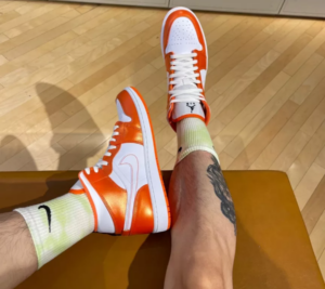 Alternative view of Giày Nike Air Jordan 1 Mid SE 'Electro Orange' DM3531-800