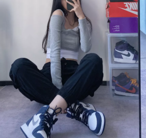 Alternative view of Giày Nike Air Jordan 1 Retro High co.JP 'Midnight Navy' DB5877-100