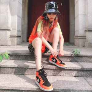 Alternative view of Giày Nike Air Jordan 1 Mid 'Black Cone' 554724-062