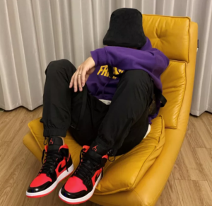 Alternative view of Giày Nike Air Jordan 1 Mid 'Hot Bred Punch' BQ6472-600