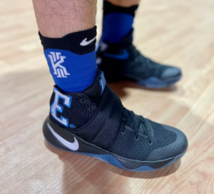 Alternative view of Giày Nike Kyrie 2 'Duke' 838639-001