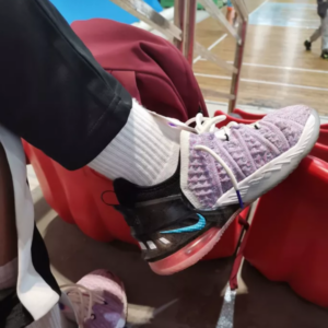 Alternative view of Giày Nike LeBron 18 GS 'Graffiti' CW2760-900