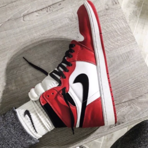 Alternative view of Giày Nike Air Jordan 1 Retro High OG 'Chicago' 2015 555088-101