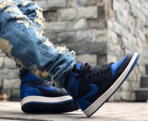 Alternative view of Giày Nike Air Jordan 1 High FlyEase GS 'Hyper Royal' CT4897-041