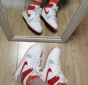 Giay Nike Air Jordan 1 Mid 'Rookie Season' DR6496-116