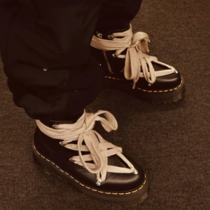 Giay Rick Owens x 1460 Quad Sole Pentagram Jumbo Lace Boot 'Black' 27977001