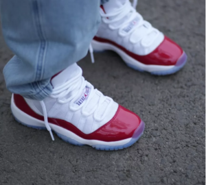 Giay Nike Air Jordan 11 Retro 'Cherry' 378038-116