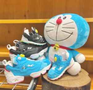 スニーカー Reebok Instapump Fury Doraemon Furry Blue atmos X Packer X Reebok Instapump Fury (Doraemon) - Releases