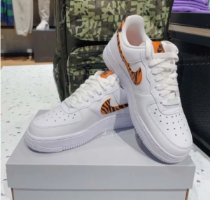 Giay Nike Air Force 1 '07 'Tiger Stripes' DD8959-108