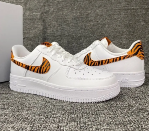Giay Nike Air Force 1 '07 'Tiger Stripes' DD8959-108