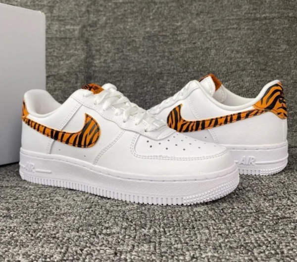 Giày Nike Air Force 1 '07 'Tiger Stripes' DD8959-108 - Hình ảnh 2