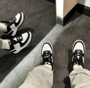 Giay Nike Air Force 1 'White Swoosh Panda' DV1621-001