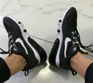 Giay Nike Air Max 270 React 'Black White' DJ0032-011