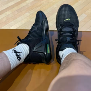 Giay Nike LeBron Witness 6 EP 'Black Volt' DC8994-004