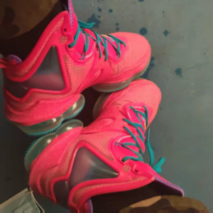 Giay Nike LeBron 19 GS 'King's Crown' DD0418-600