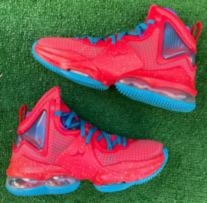 Giay Nike LeBron 19 GS 'King's Crown' DD0418-600