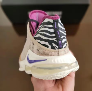 Giay Nike LeBron 19 Low 'Safari' DM1058-200