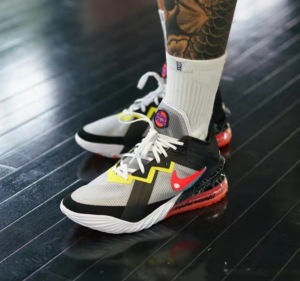 Giay Nike Space Jam x LeBron 18 Low 'Sylvester x Tweety' CV7562-103