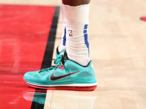 Giay Nike LeBron 9 Low 'Reverse Liverpool' DQ6400-300