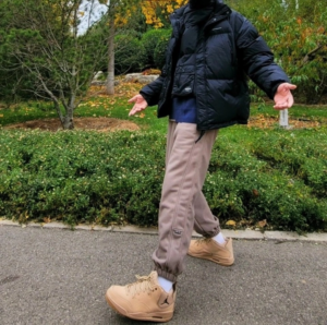 Giay Nike Air Jordan Courtside 23 'Desert Gum' AT0057-200