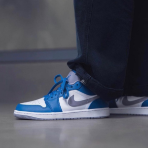 Giay Nike Air Jordan 1 Low GS 'True Blue Cement' 553560-412