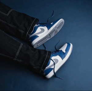 Giay Nike Air Jordan 1 Low GS 'True Blue Cement' 553560-412