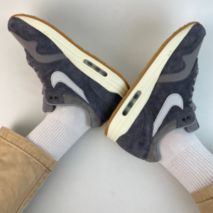 Giay Nike Air Max 1 Premium Crepe 'Soft Grey' FD5088-001
