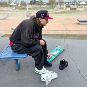 Giay Nike Air Jordan 4 Retro 'Pine Green' DR5415-103