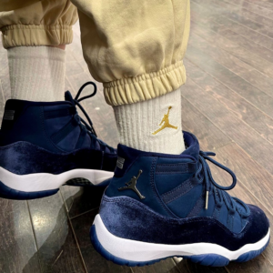Giay Nike Air Jordan 11 Retro 'Midnight Navy Velvet' AR0715-441
