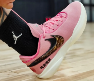 Giay Nike LeBron 20 'South Beast' DQ3827-900