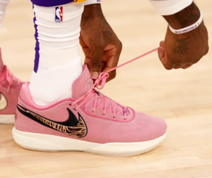 Giay Nike LeBron 20 'South Beast' DQ3827-900