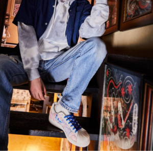 Alternative view of Giày Adidas Atmos x Three Tides Tattoo x Superstar 'Mt. Fuji' GX7791