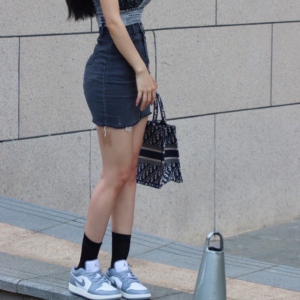 Alternative view of Giày Nike Air Jordan 1 Low (GS) 'Vintage Grey' 553560-053