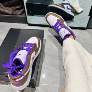 Alternative view of Giày Nike Air Jordan 1 Low 'Palomino' 553558-215