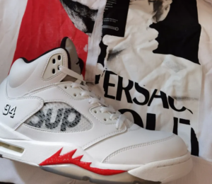 Giay Nike Supreme x Air Jordan 5 Retro 'White' 824371-101