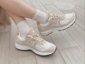 Giay New Balance 2002R Big Kid 'Incense Sandstone' GC2002EF