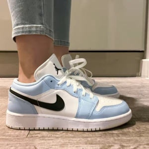 Giay Nike Air Jordan 1 Low GS 'Ice Blue' 554723-401