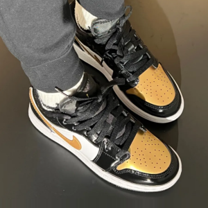 Giay Nike Air Jordan 1 Low SE GS 'Gold Toe' DR6970-071