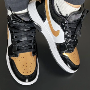 Giay Nike Air Jordan 1 Low SE GS 'Gold Toe' DR6970-071