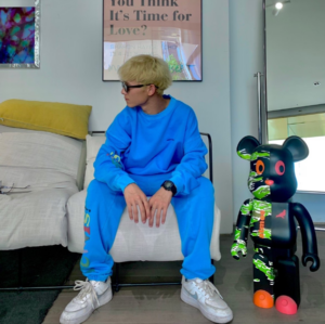 Alternative view of Mô Hình Bearbrick Atmos Staple 1000%