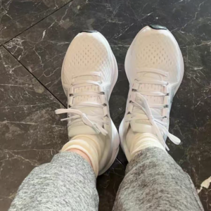 Giay Nike Air Zoom Vomero 16 'White Metallic Silver' DA7698-100