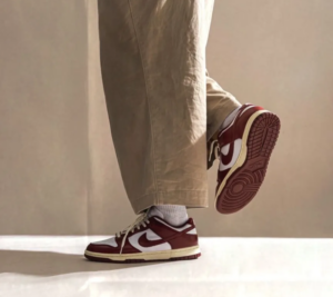 Giay Nike Dunk Low Premium 'Vintage Red' FJ4555-100