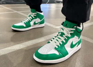 Giay Nike Air Jordan 1 Mid 'Lucky Green' DQ8426-301