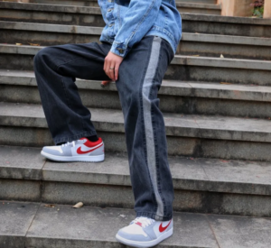 Alternative view of Giày Nike Air Jordan 1 Low GS 'Light Smoke Grey Gym Red' DM0589-016