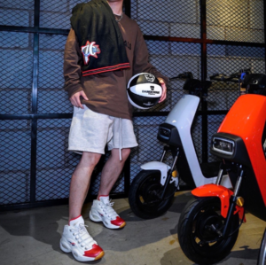 Alternative view of Giày Reebok Question Mid 'Red Toe White' GZ7099