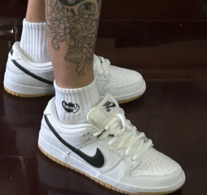 Giay Nike SB Dunk Low Pro 'White Gum' CD2563-101