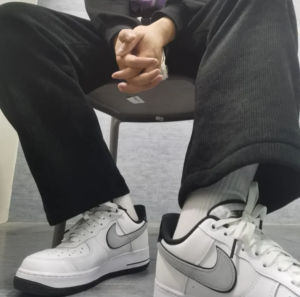 Alternative view of Giày Nike Air Force 1 '07 LV8 'White Wolf Grey' DC8873-101