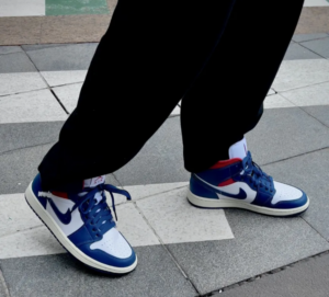 Giay Nike Air Jordan 1 Mid 'French Blue' BQ6472-146