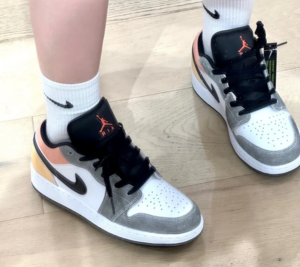 Giay Nike Air Jordan 1 Low SE GS 'Flight Club' DX4374-008