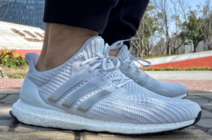 Giay Adidas Ultra Boost 4.0 DNA 'White Silver Metallic' FY9317
